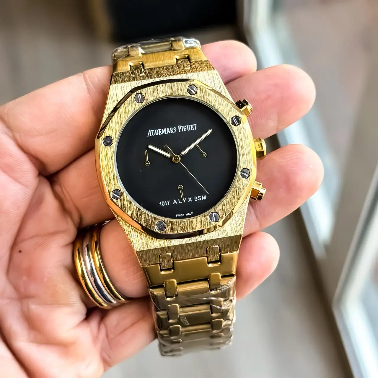 AUDEMARS_PIGUET_GOLD-BLACK