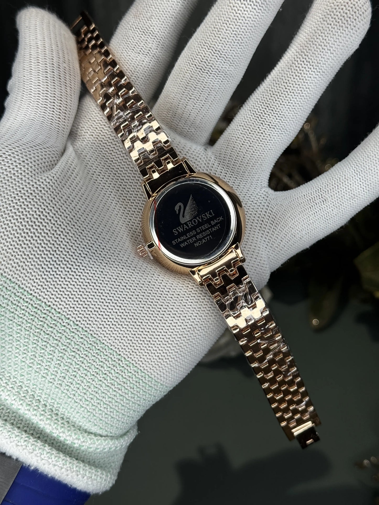 Swarovsk i Rose Gold Crystal Glass Premium Watch