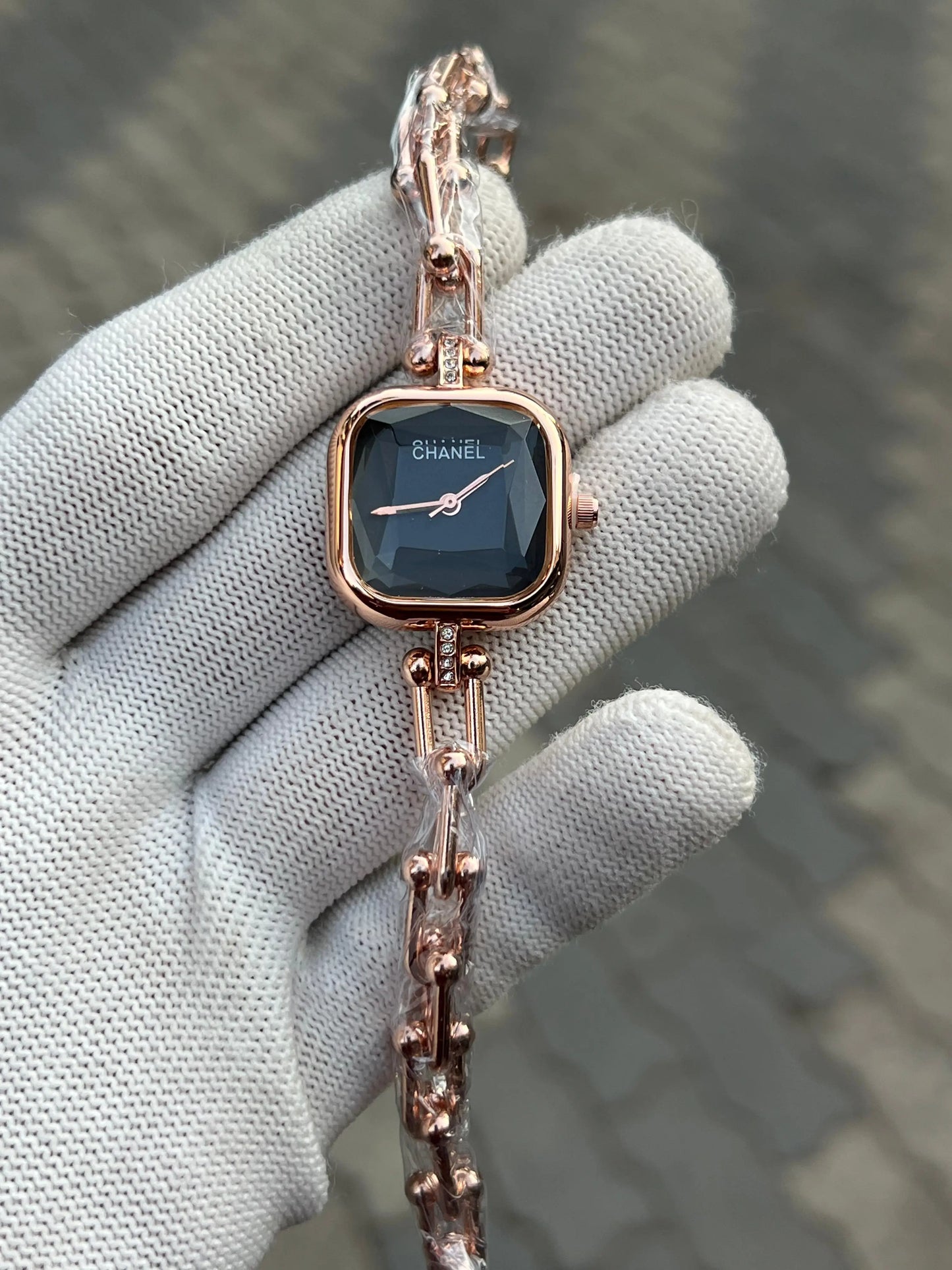 Channel Rose Gold Black