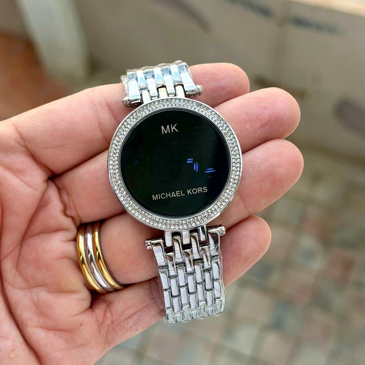 MICHAELKORS_DIGITAL_SILVER-BLACK