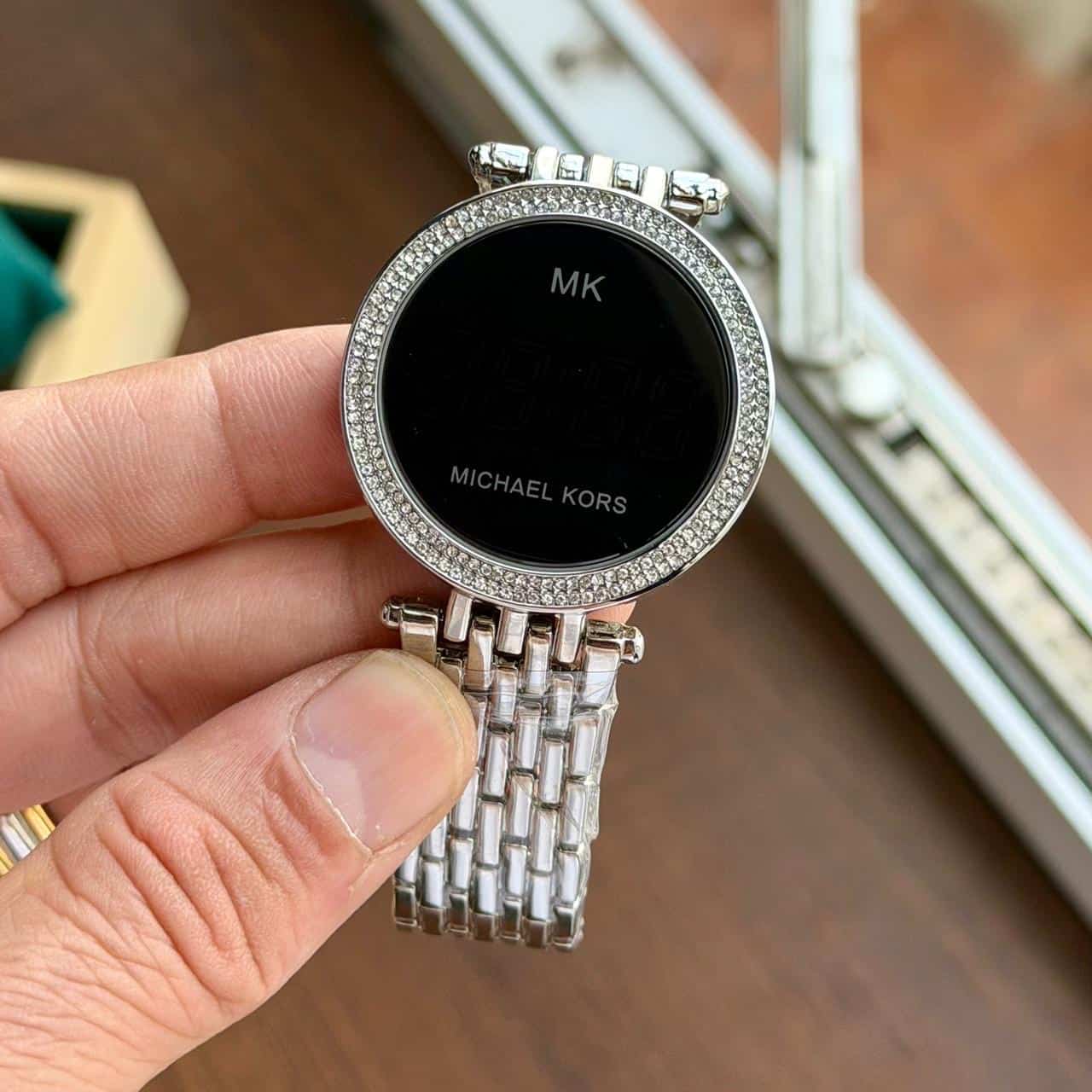 MICHAELKORS_DIGITAL_SILVER-BLACK