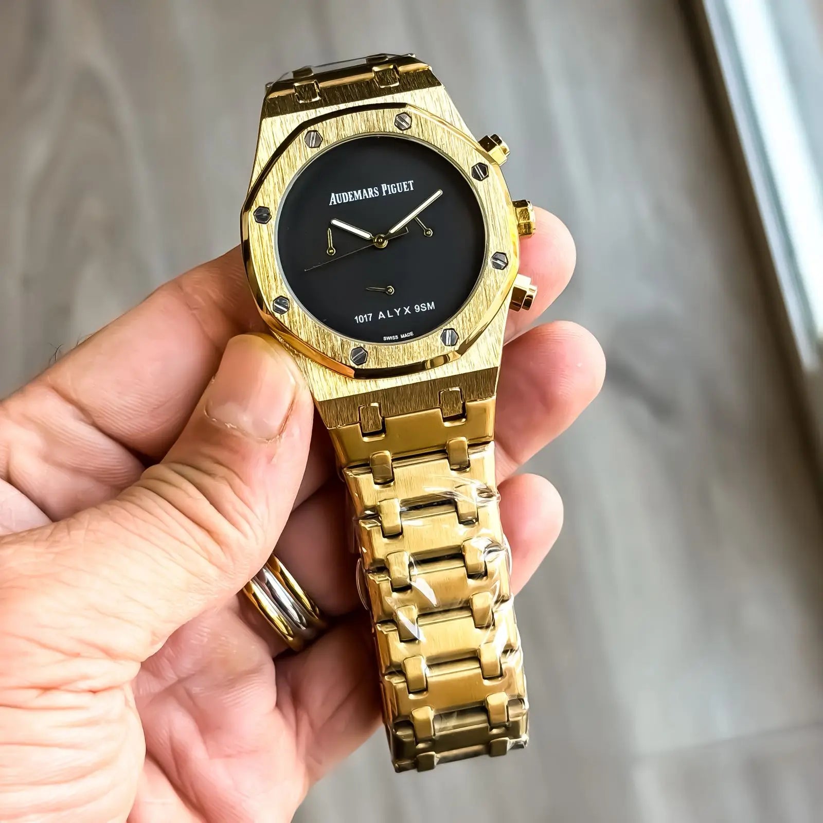 AUDEMARS_PIGUET_GOLD-BLACK