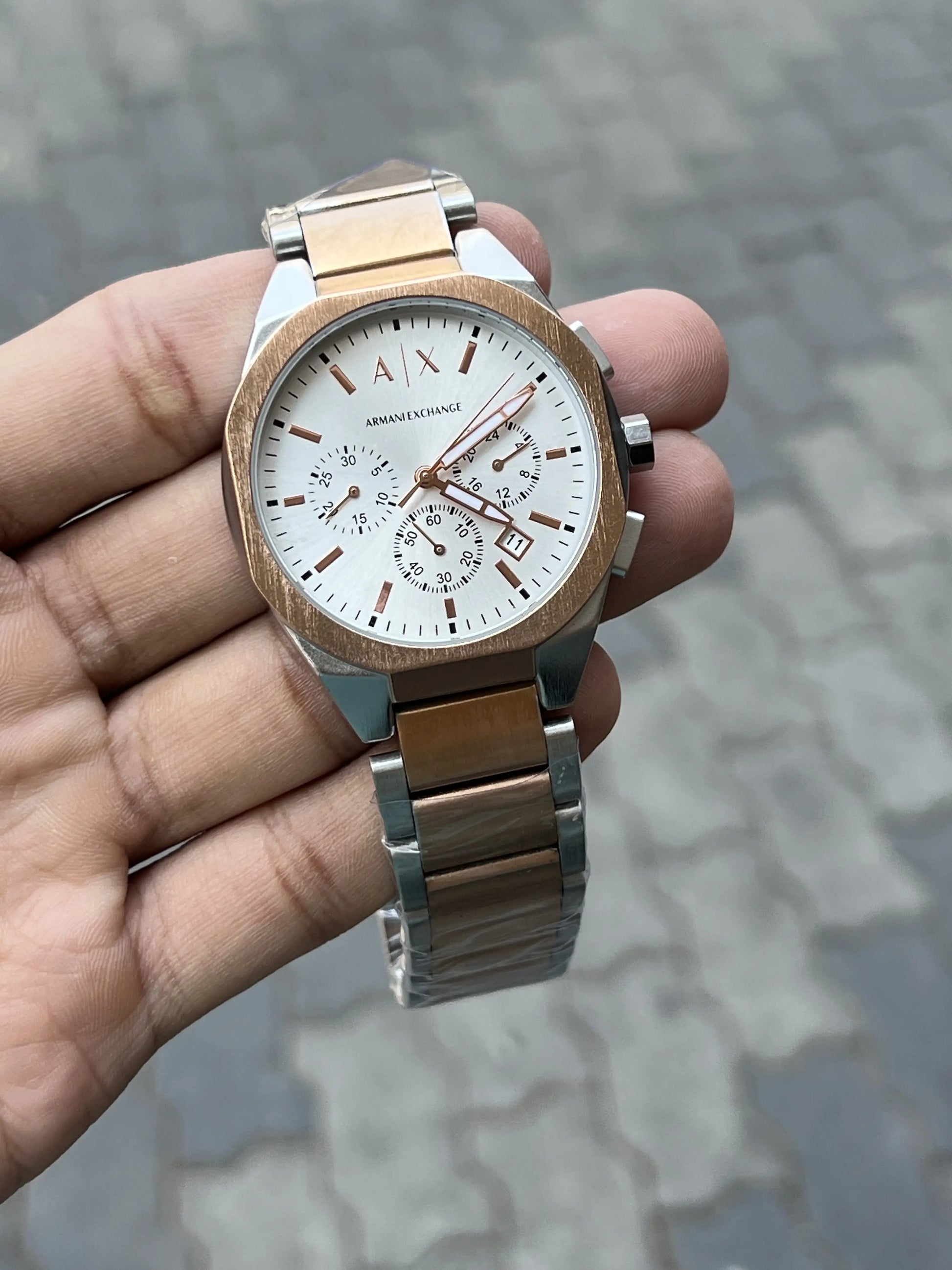 Arman_I Exchange Two Tone White