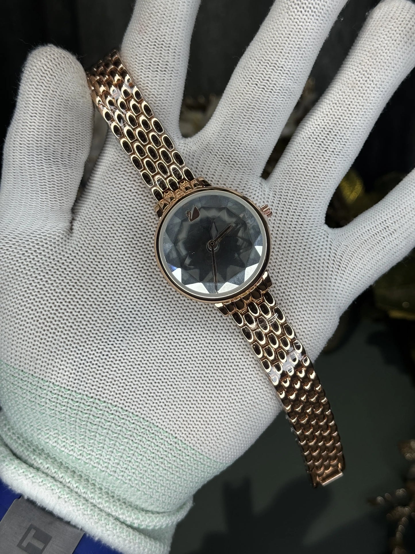 Swarovsk i Rose Gold Crystal Glass Premium Watch