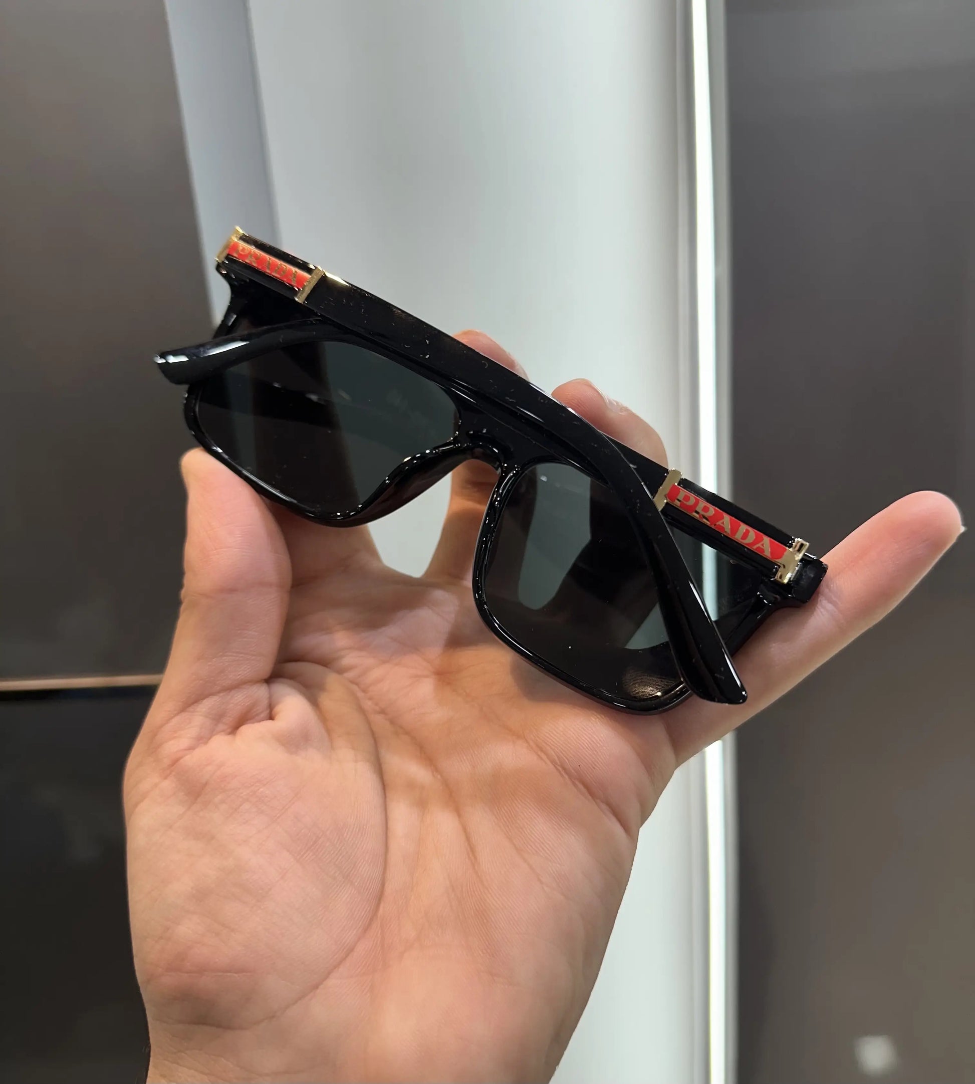 Prad a All Black Premium Shades 2031