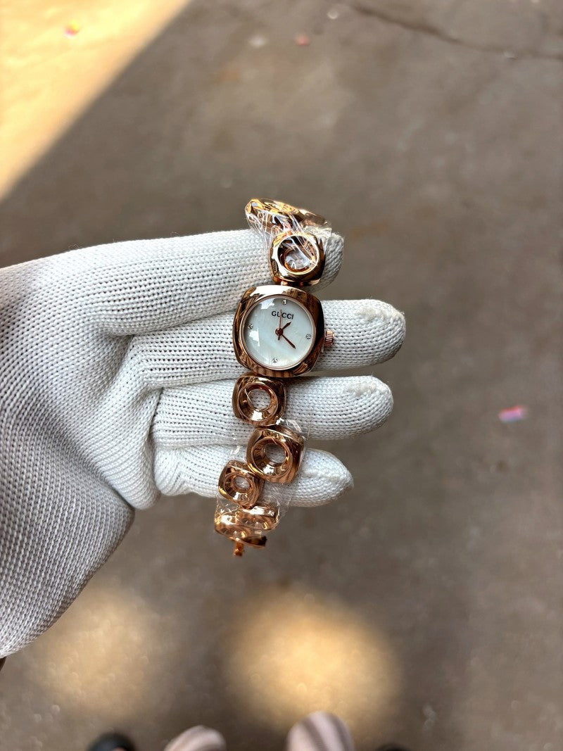 Gucci White Dial Rose Gold Bracelet Chain Ladies Watch