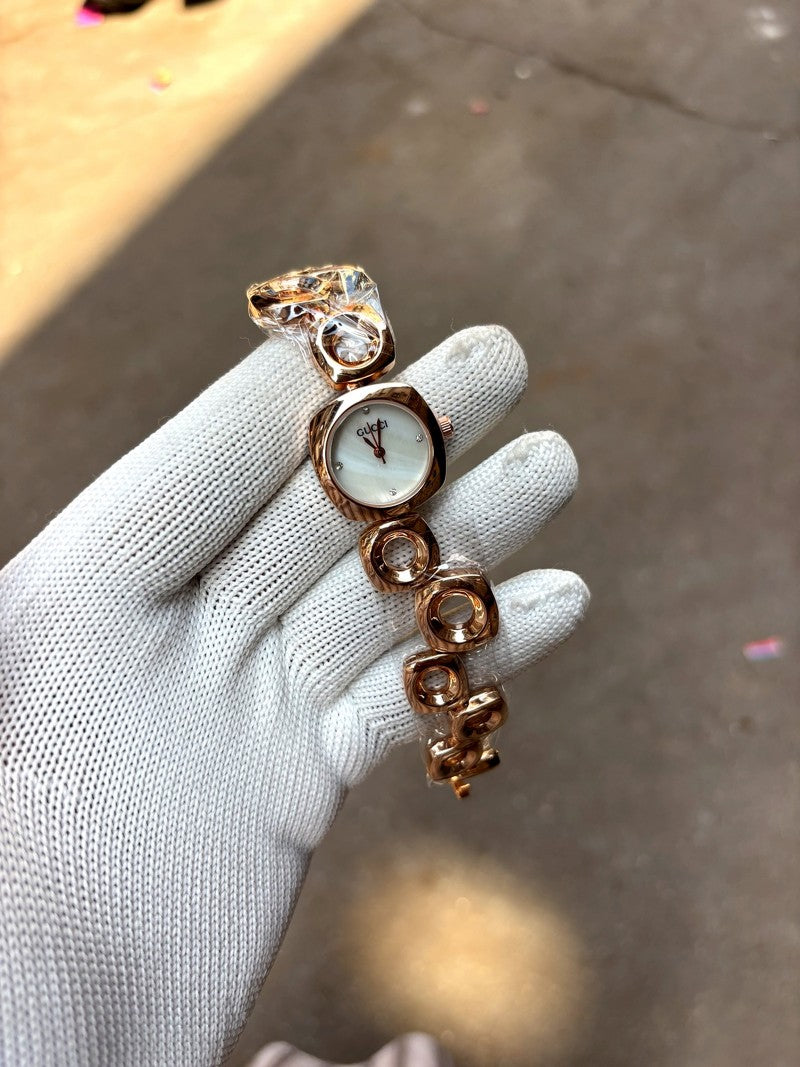 Gucci White Dial Rose Gold Bracelet Chain Ladies Watch