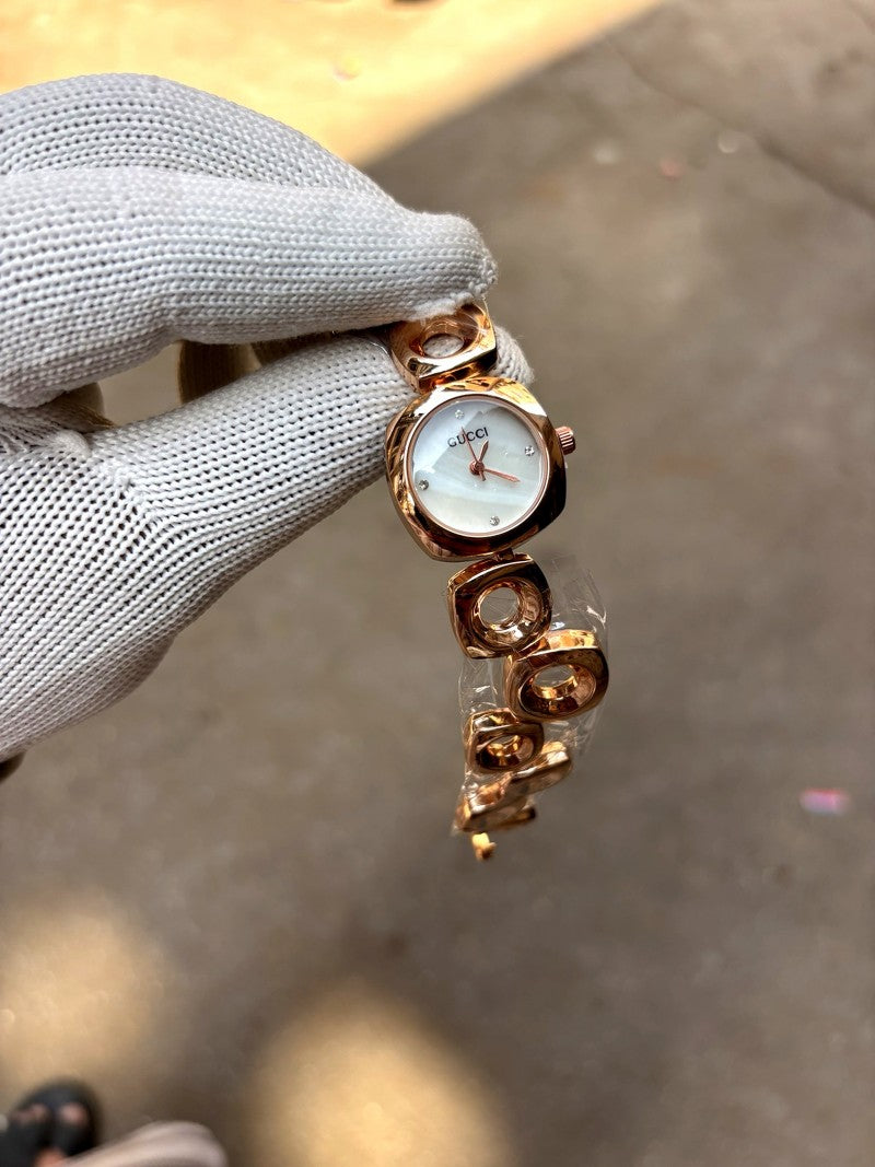 Gucci White Dial Rose Gold Bracelet Chain Ladies Watch