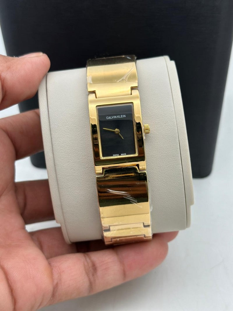 Calvin Klei n Rectangular Women s Gold Black