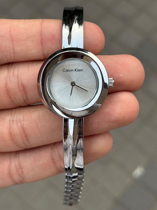 Calvin Klei n Twisted Bezel Women Silver