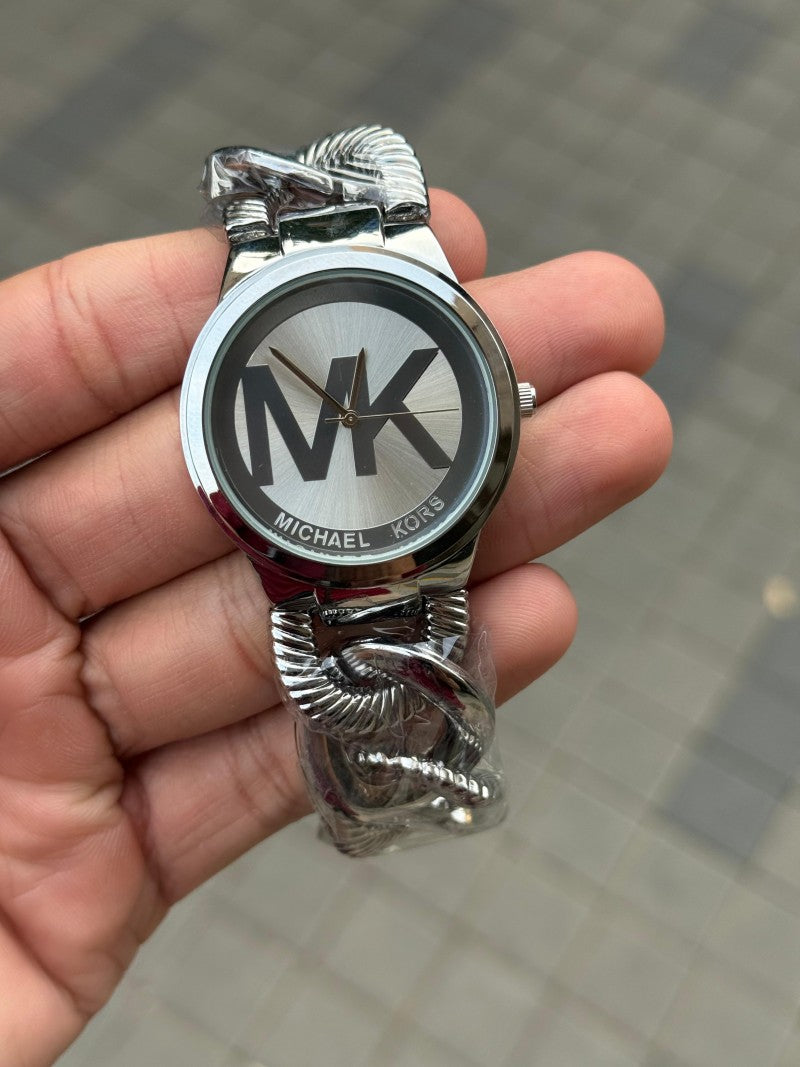 Michael Kor s Women s Silver White