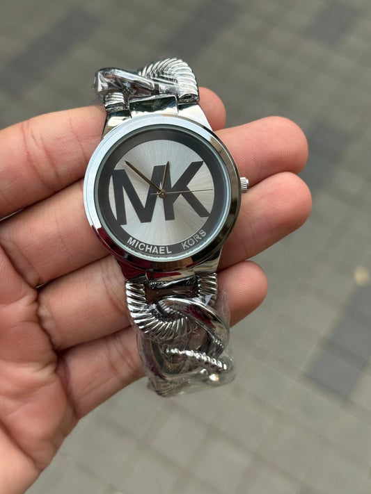 Michael Kor s Women s Silver White