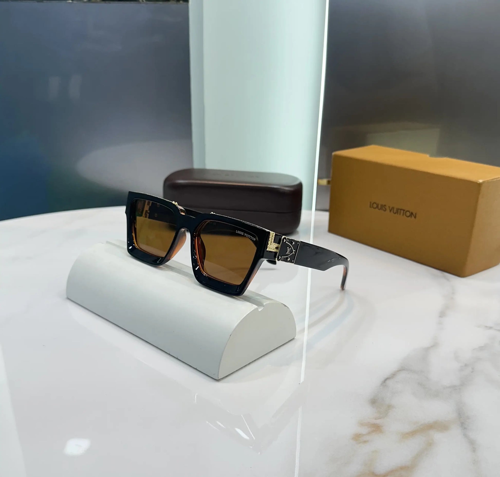 Louis Vuitto n Gold Brown Premium Shades 65N
