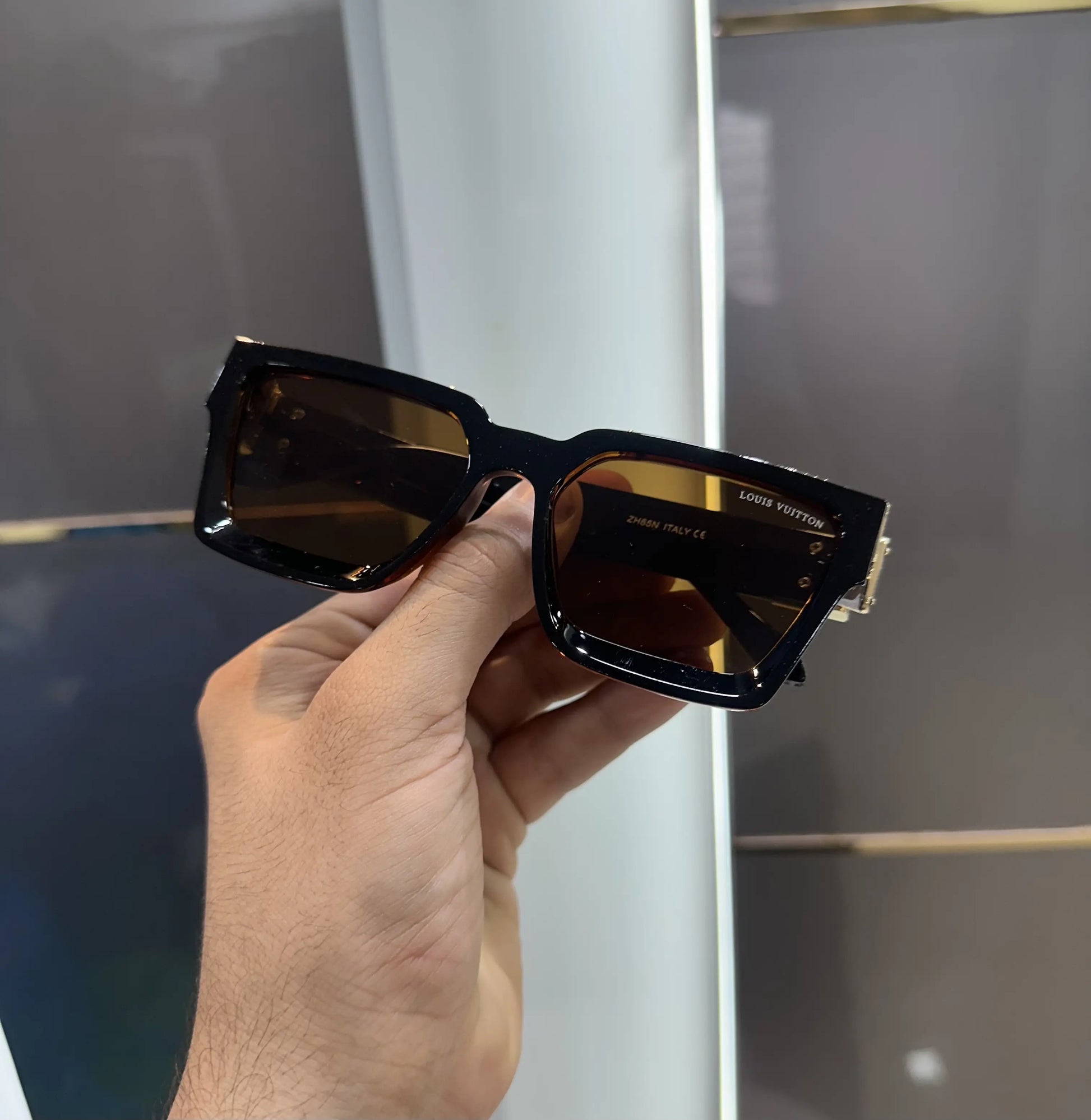 Louis Vuitto n Gold Brown Premium Shades 65N