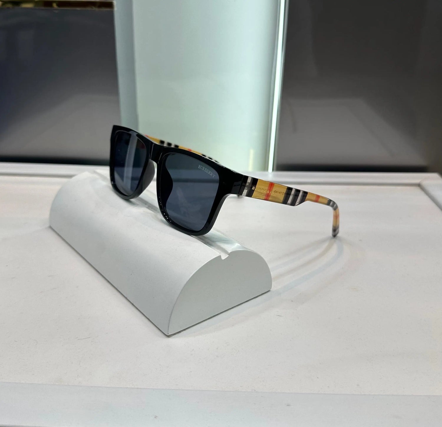 Burberr y Logo Stick Black Premium Shades 4395