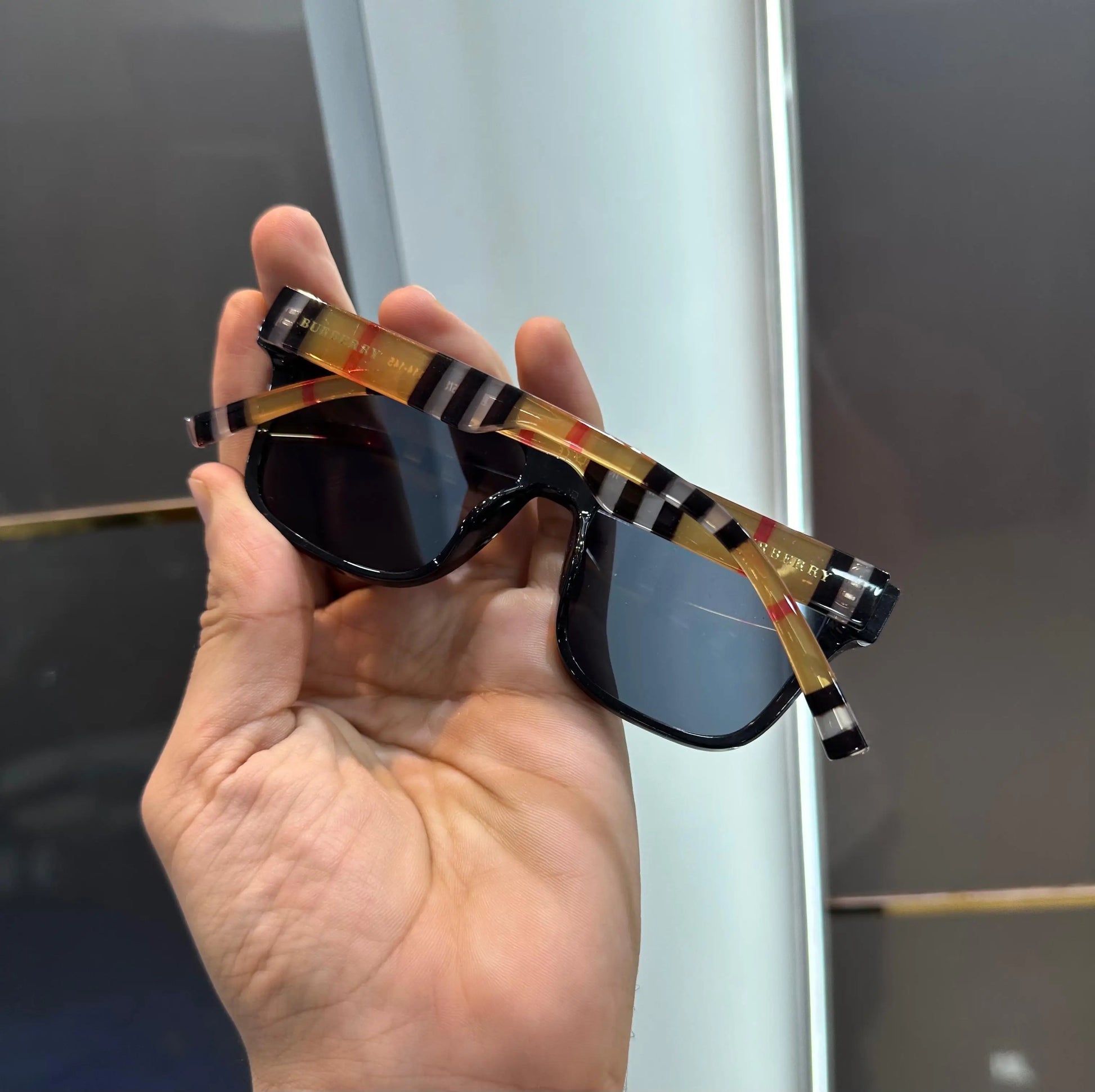 Burberr y Logo Stick Black Premium Shades 4395