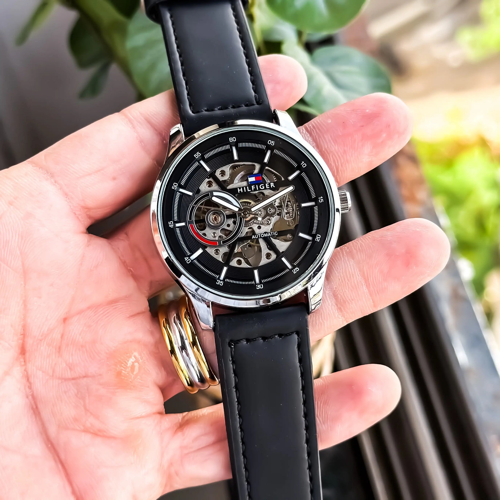TOMMY_AUTO_LEATHER