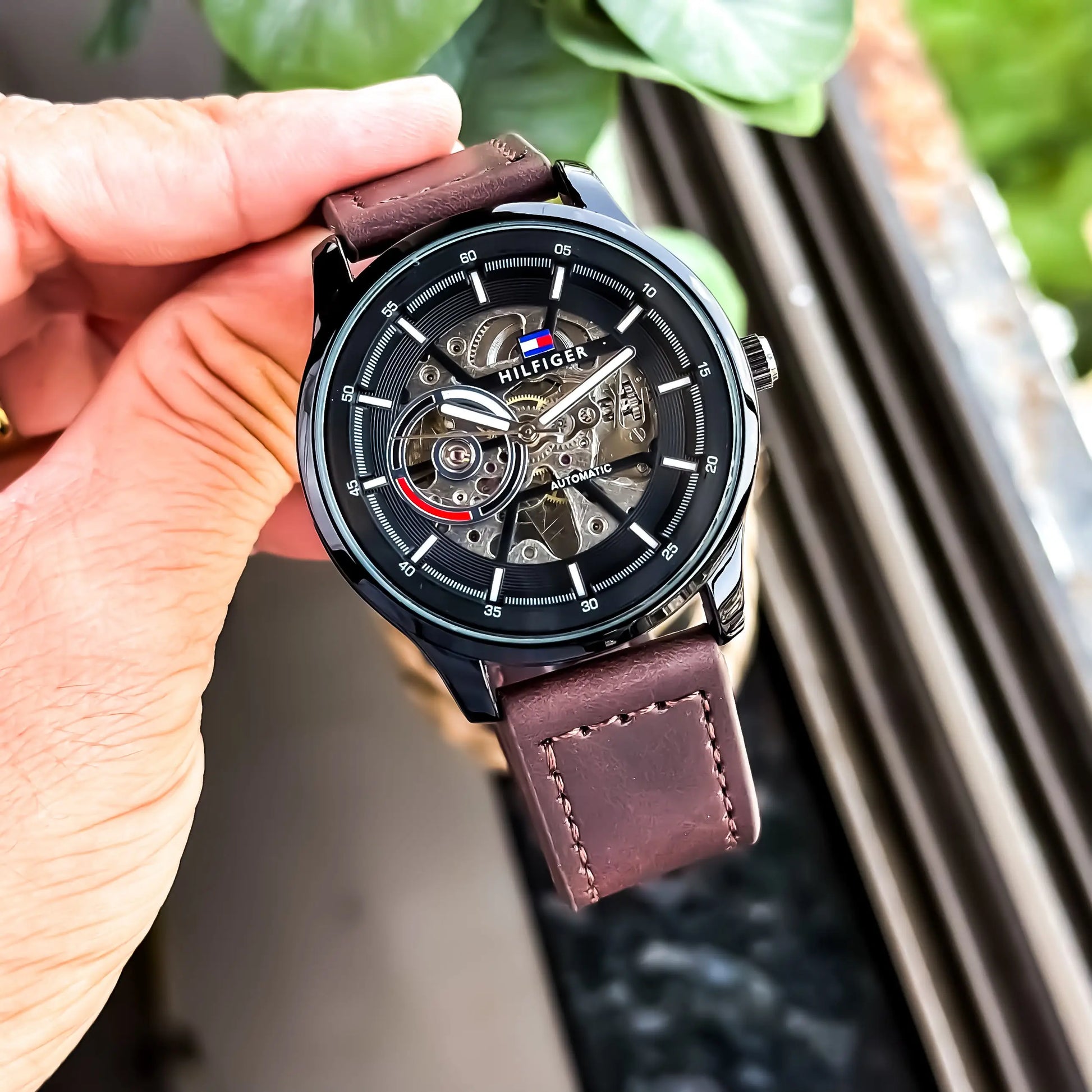 TOMMY_AUTO_LEATHER