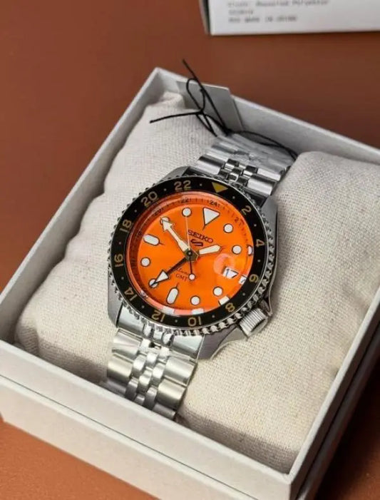 Seiko 5 GMT Orange Back Open 080