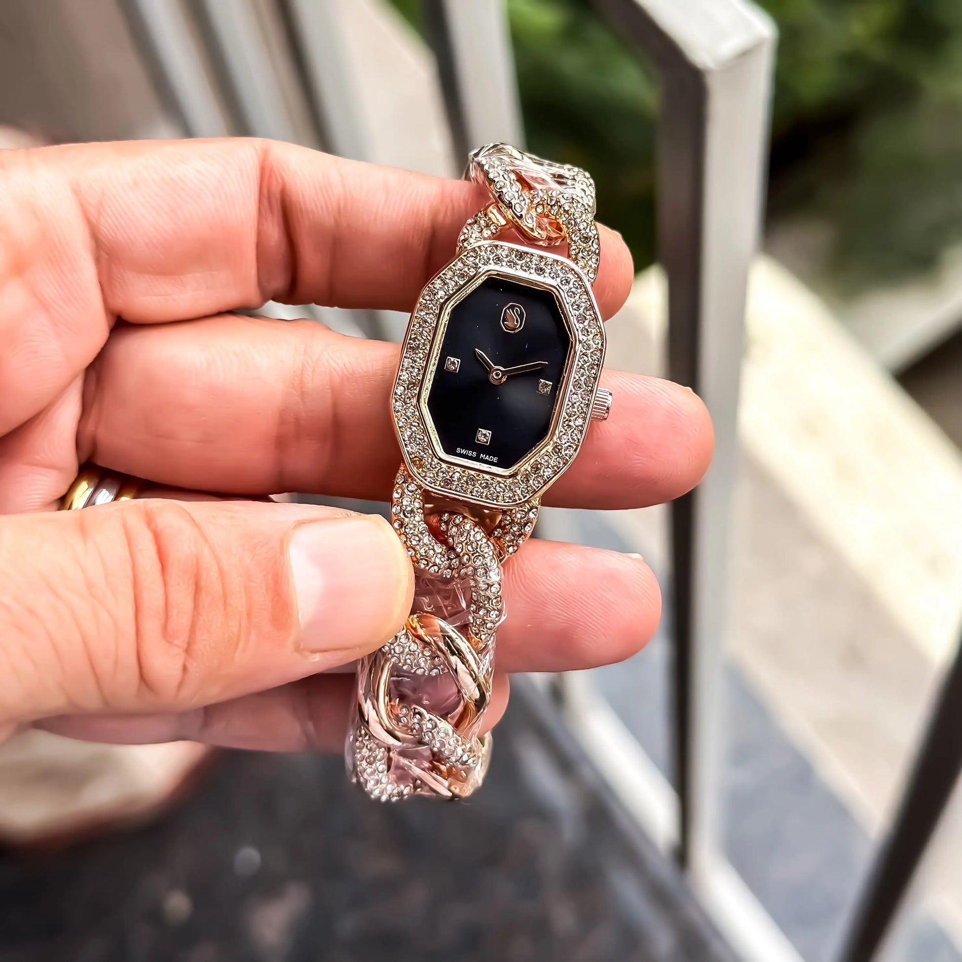 SWAROVSKI_ROSE_BLACK