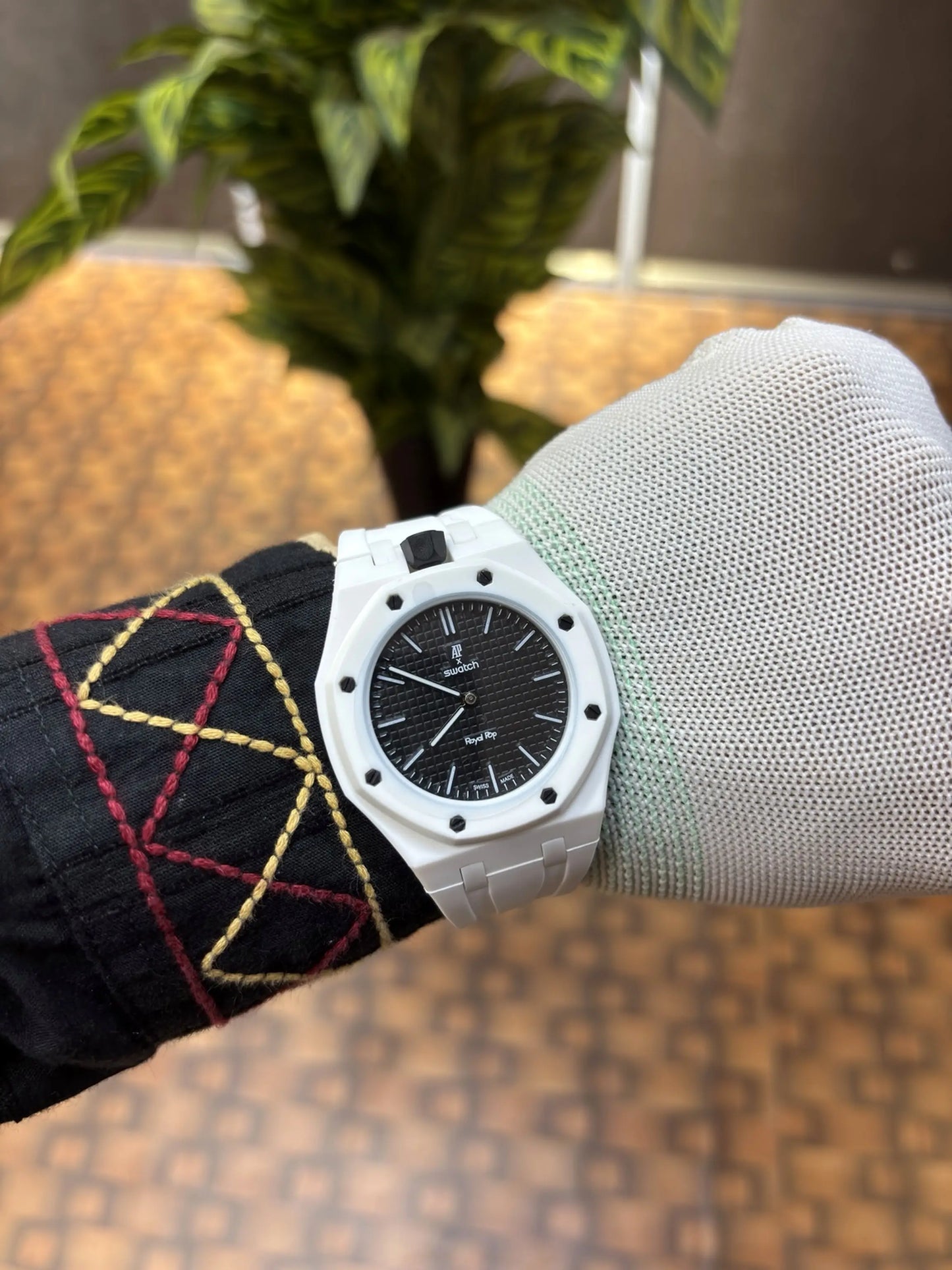 AP X SWATCH ROYAL POP WITH BOX AND SILICON STRAP 