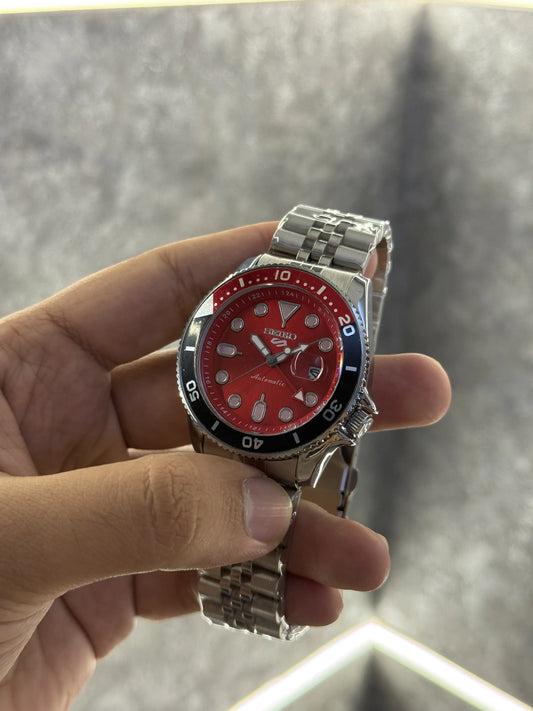 Seiko 5 GMT Red Back Open 081