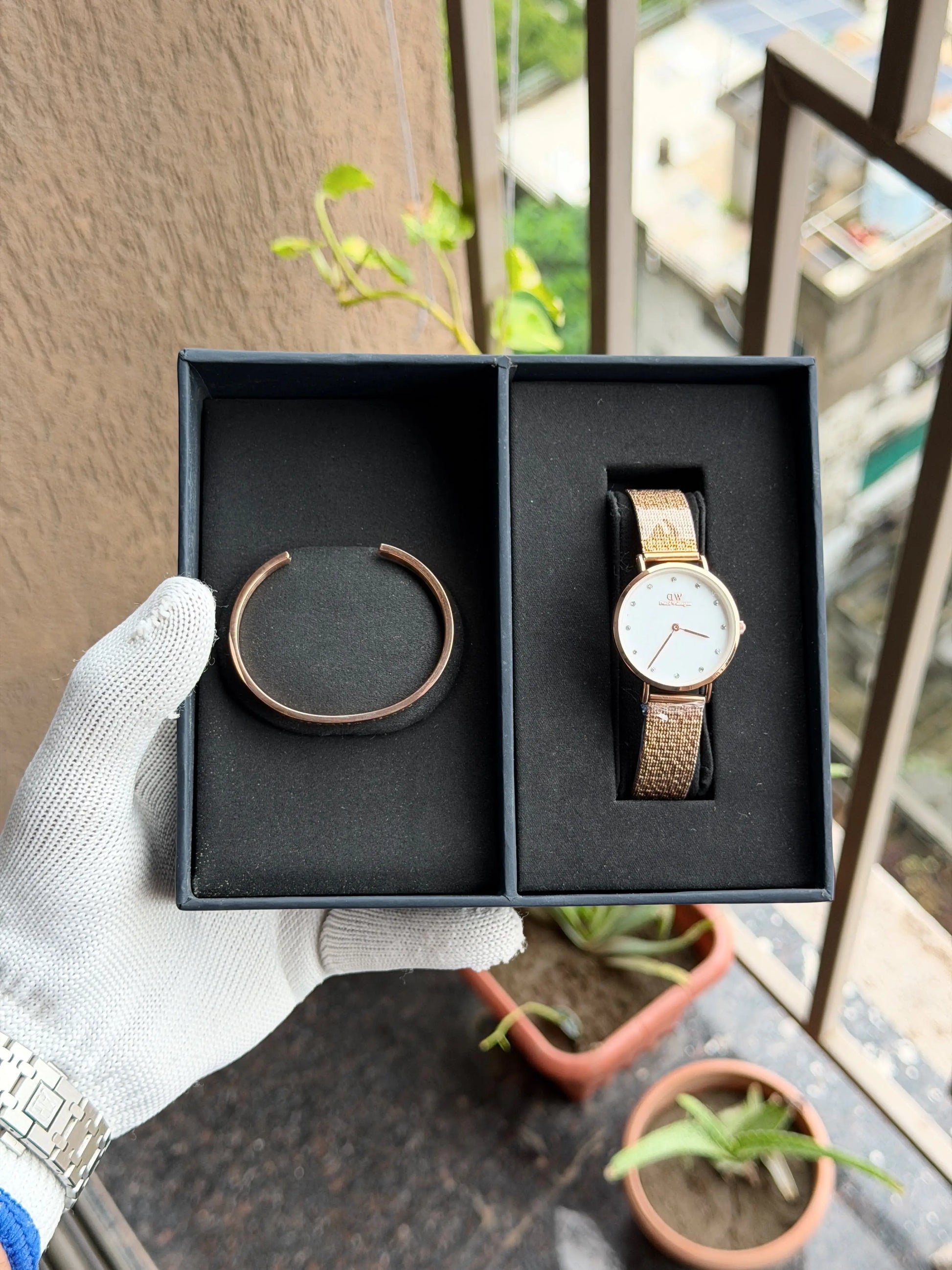 Daniel Wellington Petite Melrose Eggshell White with Classic Rose Gold Bracelet