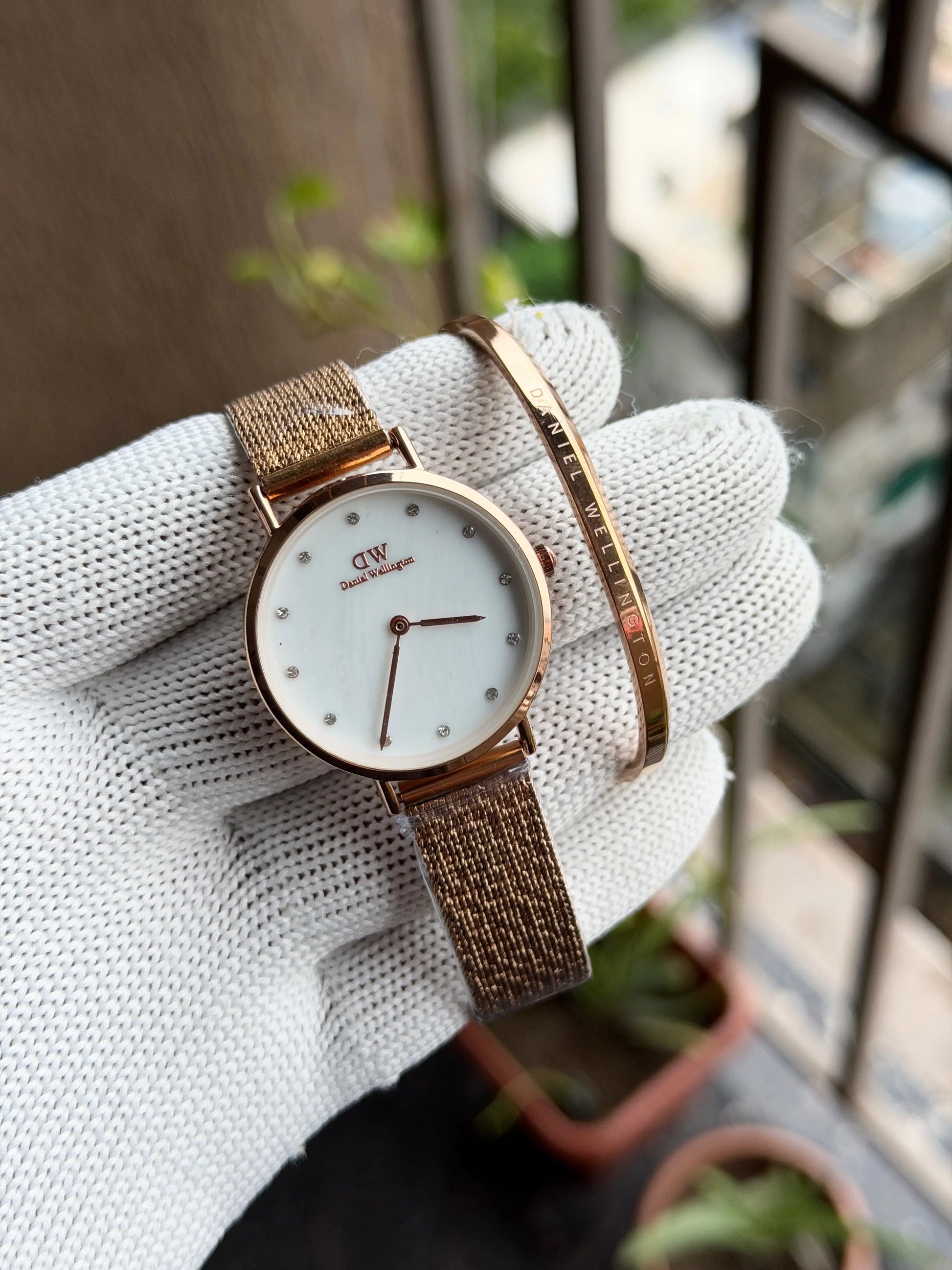 Daniel Wellington Petite Melrose Eggshell White with Classic Rose Gold Bracelet