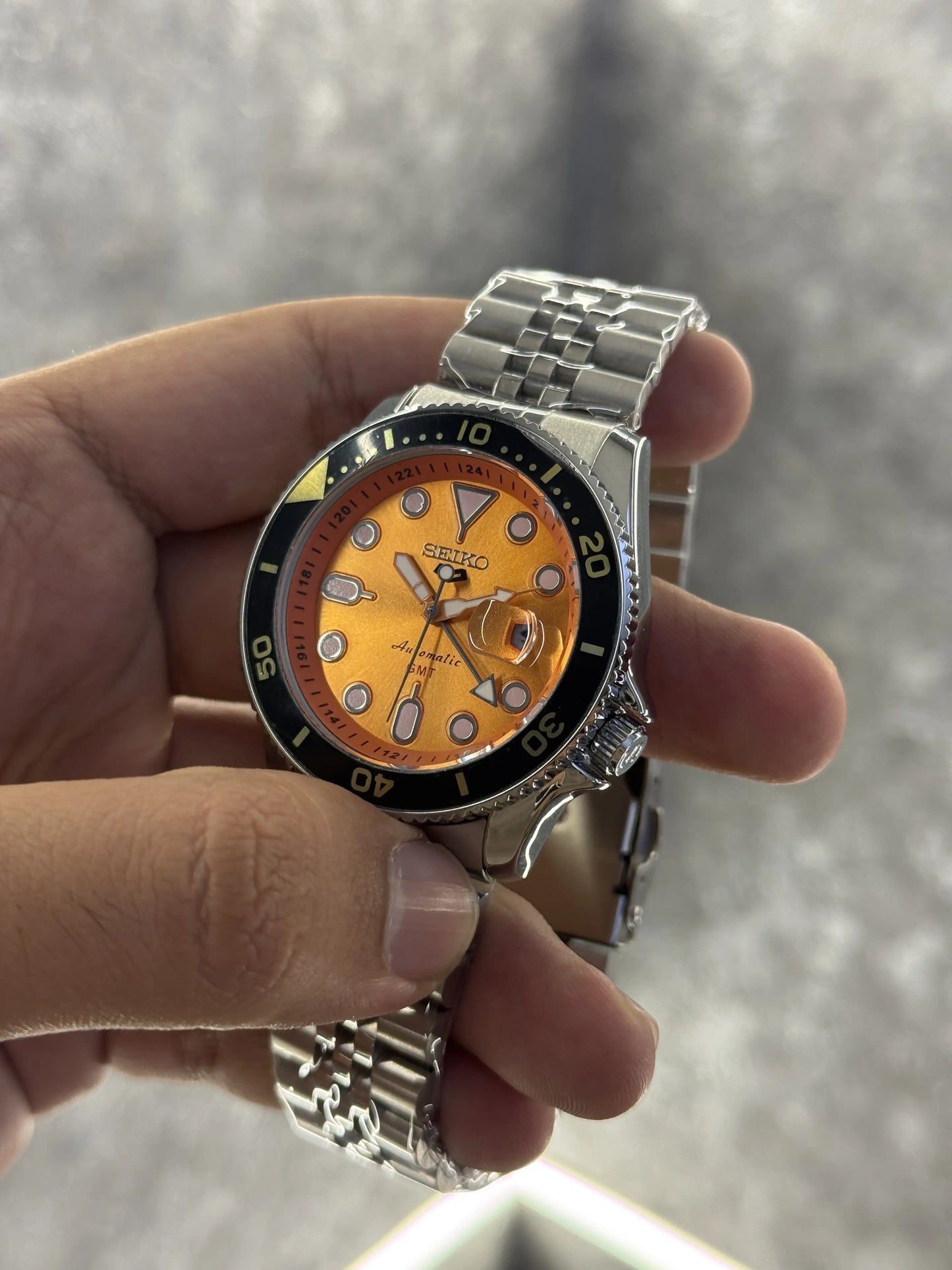 Seiko 5 GMT Orange Back Open 080