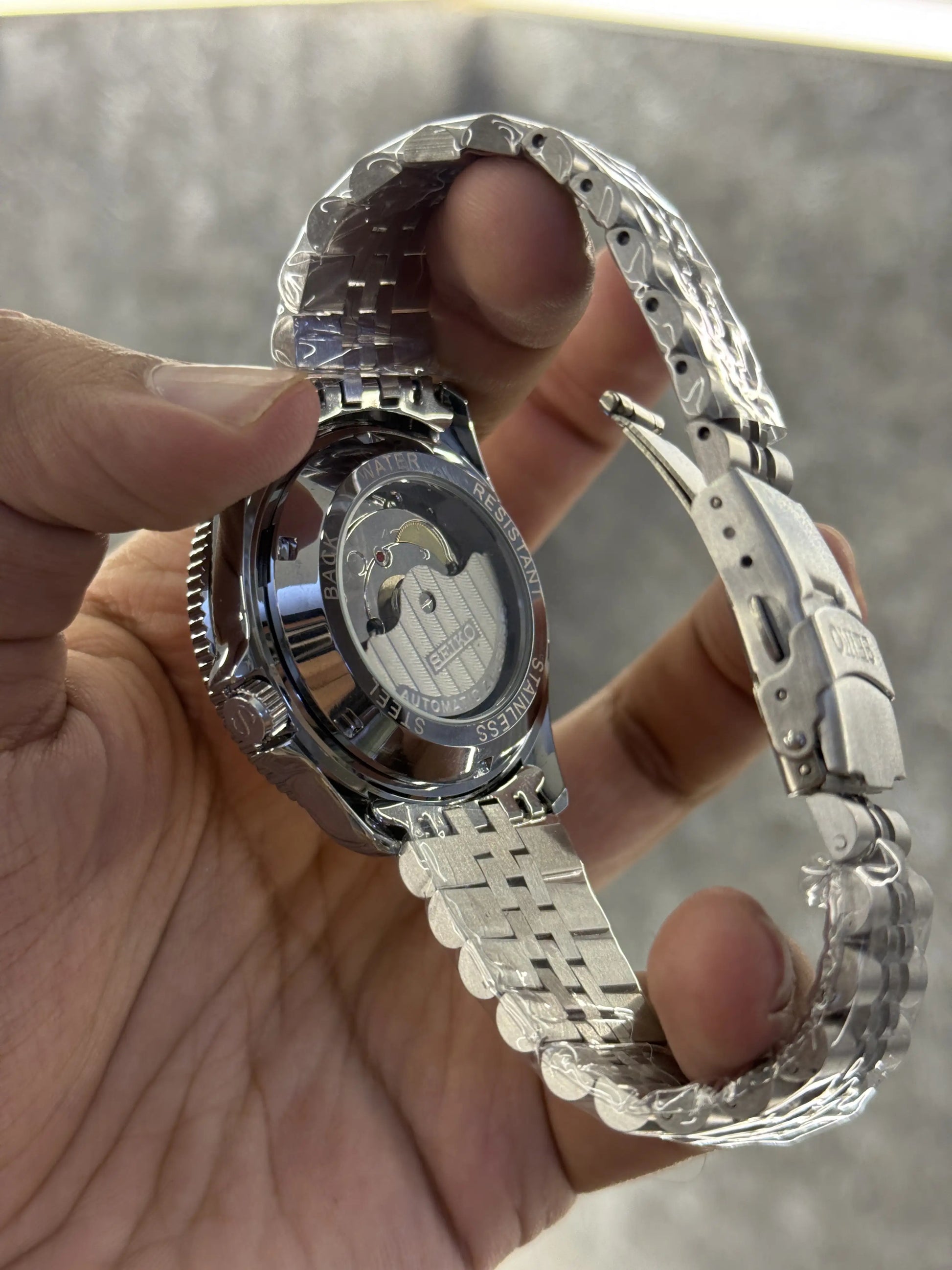 Seiko 5 GMT Orange Back Open 080